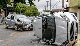 Acidente na avenida João Cabral