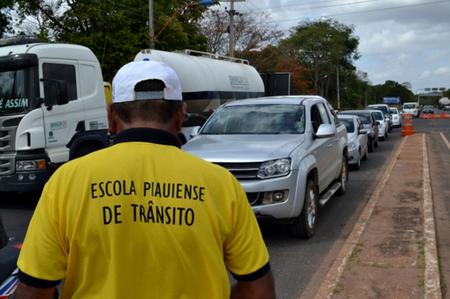 Detran faz alerta a motoristas