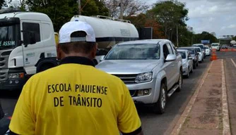 Detran faz alerta a motoristas