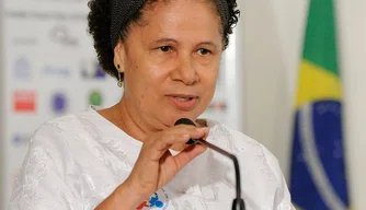 Senadora Regina Sousa