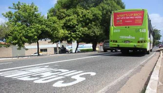 Faixa exclusiva para ônibus em Teresina.