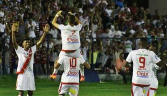 Tety marcou um golaço para o River na vitória sobre o Sampaio.