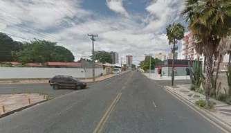 Cruzamento da Avenida Lindolfo Monteiro com a Rua Honório Parentes