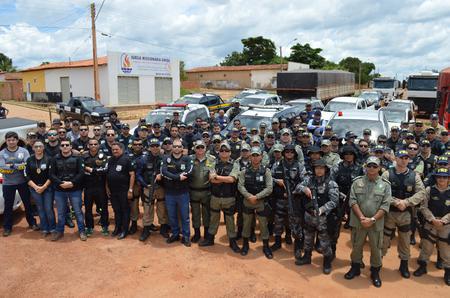 Policiais que participaram da operação conjunta na região da cidade de Uruçuí