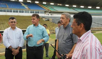 Presidente da Fundespi realiza visita ao Estádio Albertão em Teresina