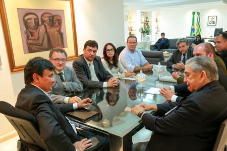 Wellington reunido com representantes da Itapissuma