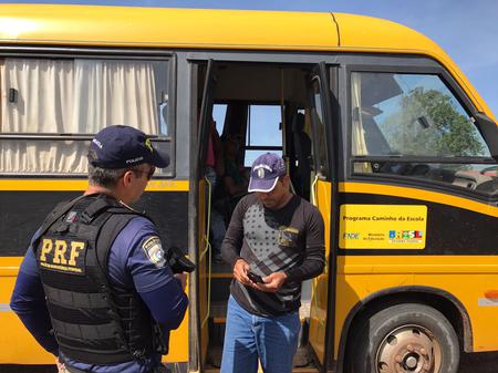 Fiscalização flagra transporte irregular.