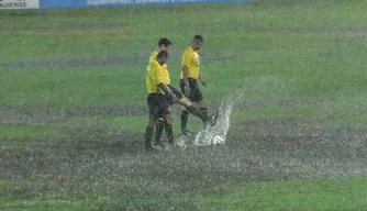 Lindolfo Monteiro durante chuva