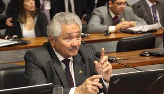 Senador Elmano Férrer (PMDB)