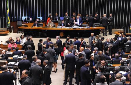 Câmara dos Deputados deve votar reforma trabalhista nesta quarta (26)