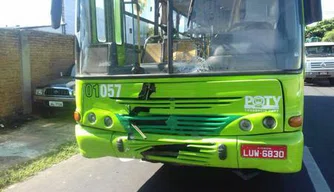 Ônibus envolvido no acidente