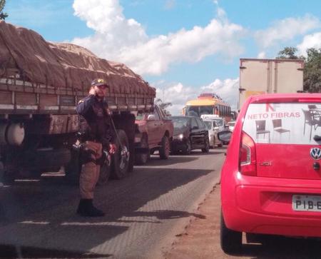 PRF acompanha protesto na BR 316