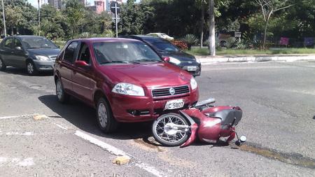 Acidente na Avenida Raul Lopes