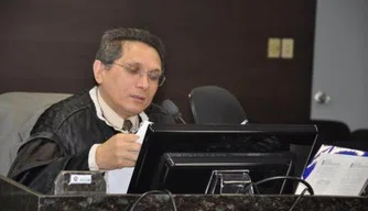 Desembargador Manoel Edilson Cardoso entendeu que a empregada doméstica tinha direito às horas extras