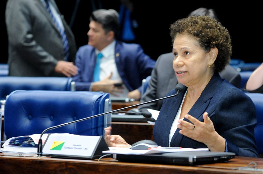 Senadora Regina Sousa (PT-PI) critica Reforma Trabalhista