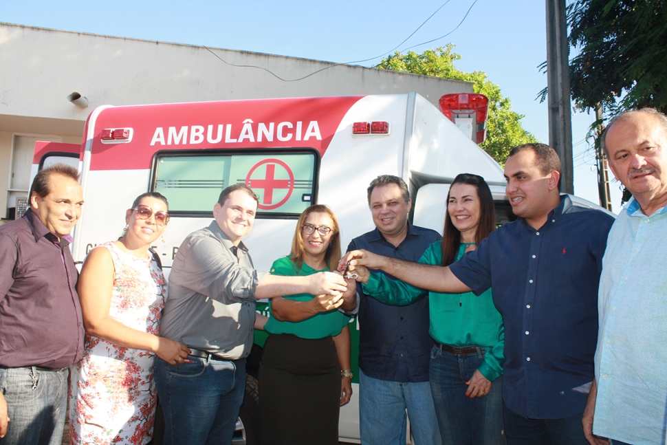 Entrega de ambulância no sul do Piauí