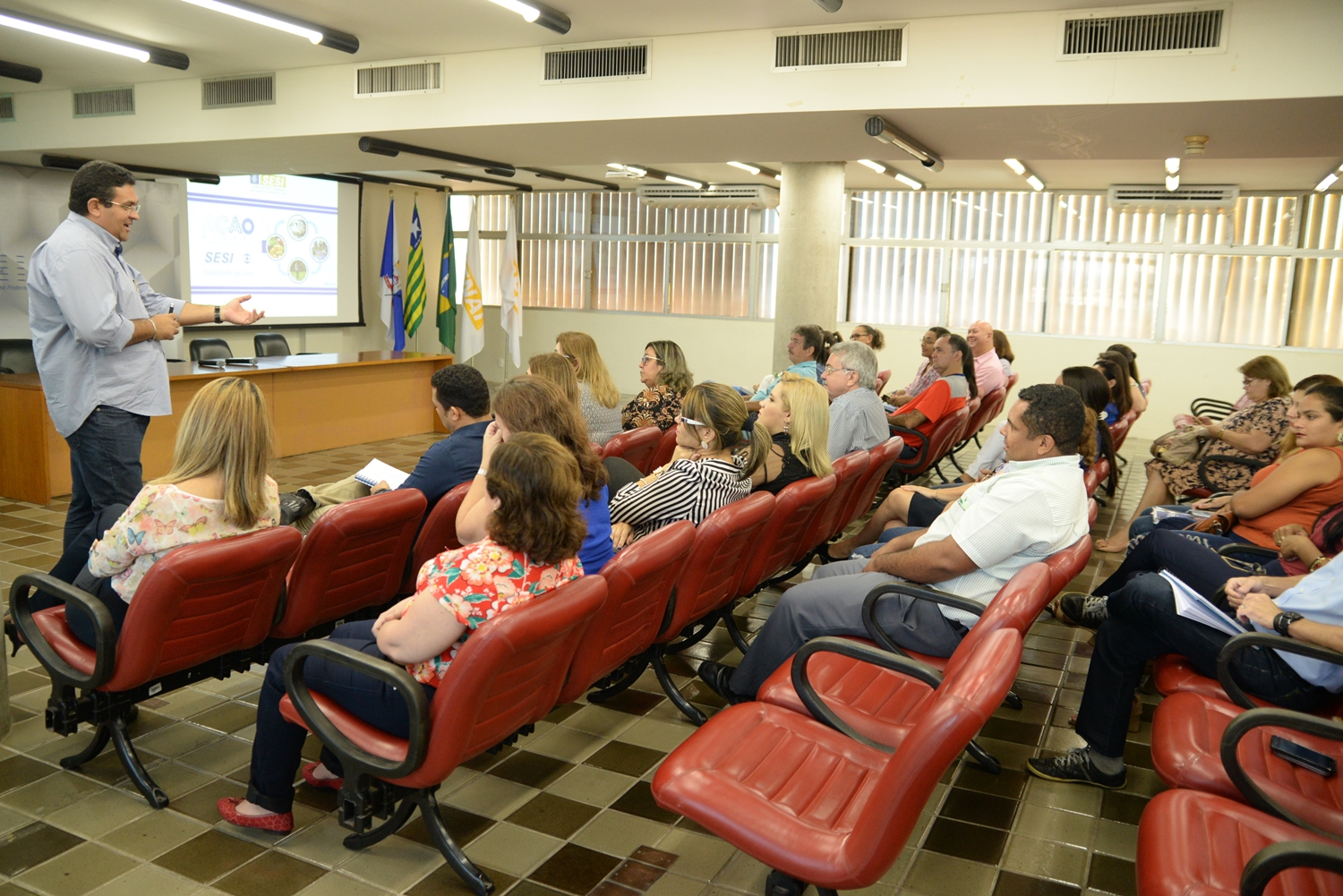 Marcos Siqueira em reunião com os colaboradores