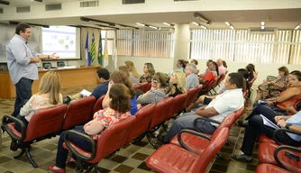 Marcos Siqueira em reunião com os colaboradores