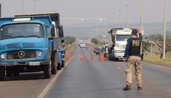 Polícia Rodoviária Federal durante operação.