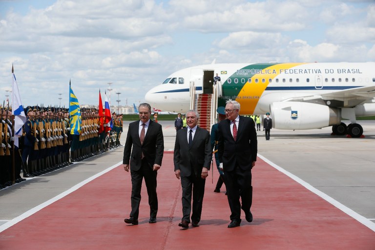 Michel Temer é recepcionado na chegada à Rússia.