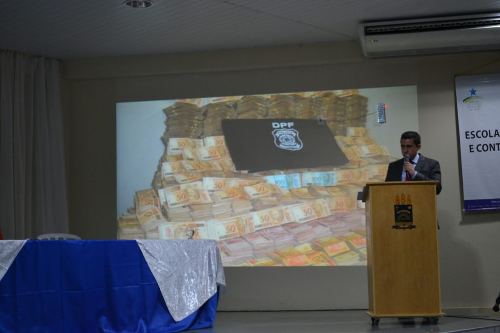 Delegado Reinaldo Camelo no seminário do TCE-PI em Floriano.