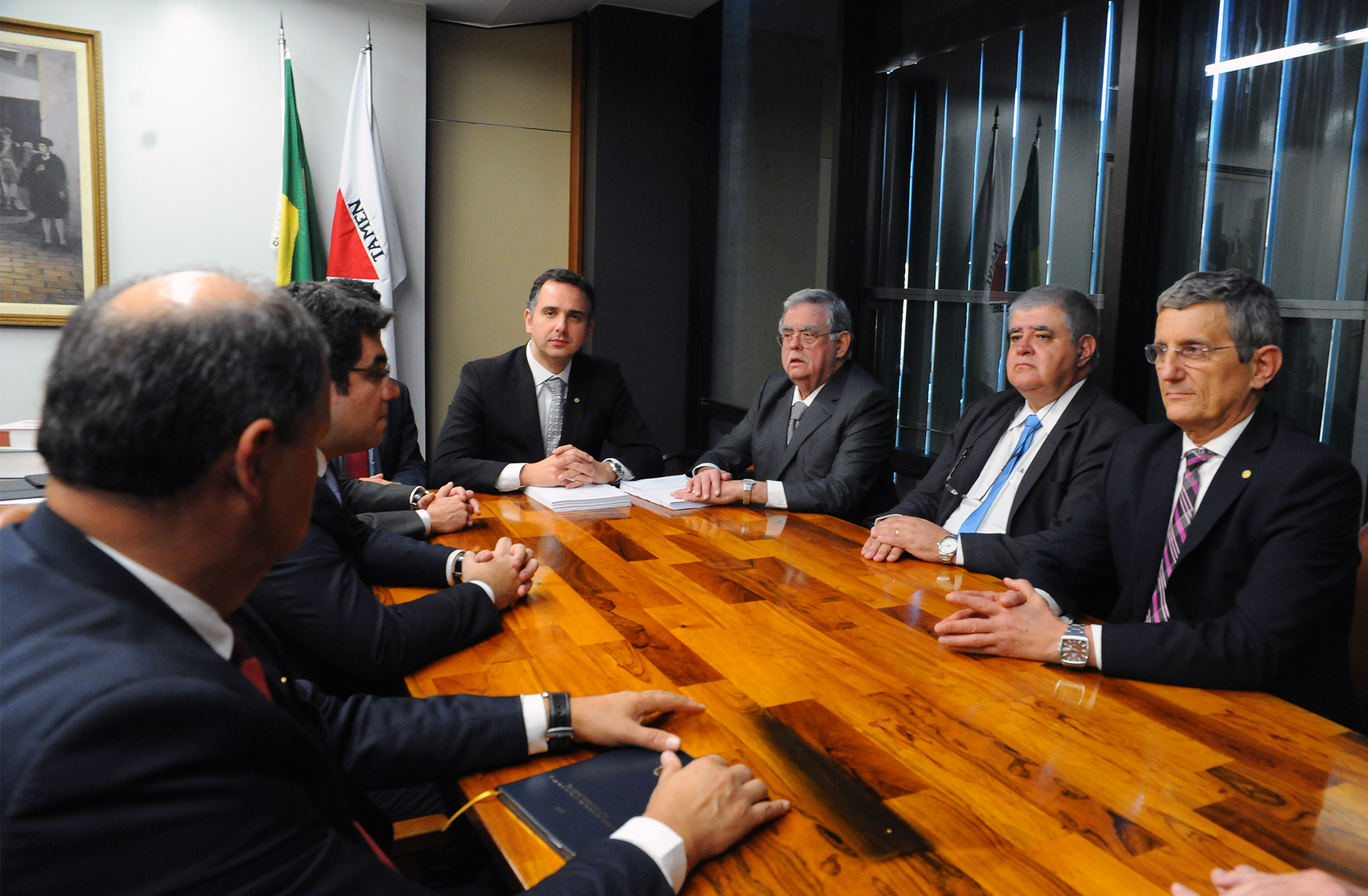 O presidente da CCJ, Rodrigo Pacheco, recebe o advogado de Temer, Antônio Mariz, e outros parlamentares.