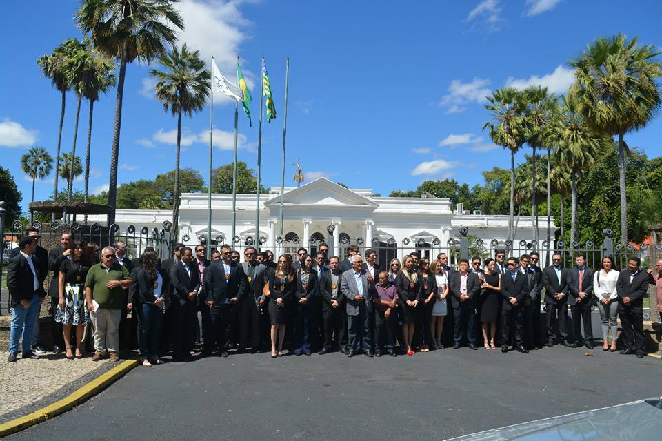 Delegados do Piauí protestam em frente ao Palácio de Karnak