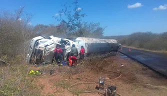 Acidente com caminhão tanque na BR 135