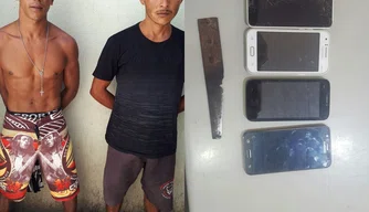 PM apreende dois homens com três aparelhos celulares e uma arma branca.