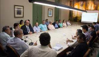 Reunião realizada na noite desta quinta-feira (17)