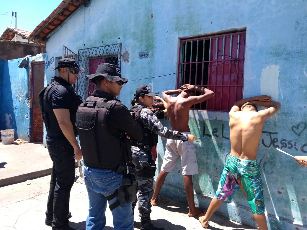 Os foragidos foram presos em uma boca de fumo na zona Sul.
