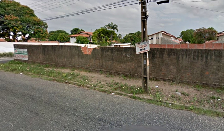 Terreno abandonado na zona leste de Teresina