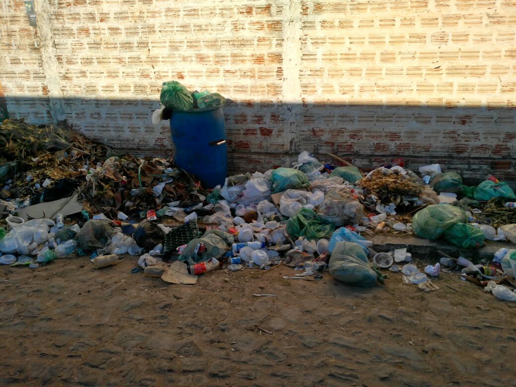 Esta rua que fica ao lado do Mercado Municipal