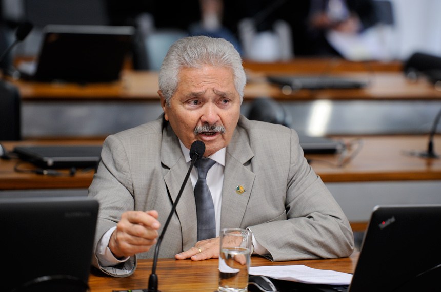 Senador Elmano Férrer (PMDB)