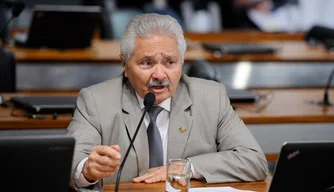 Senador Elmano Férrer (PMDB)