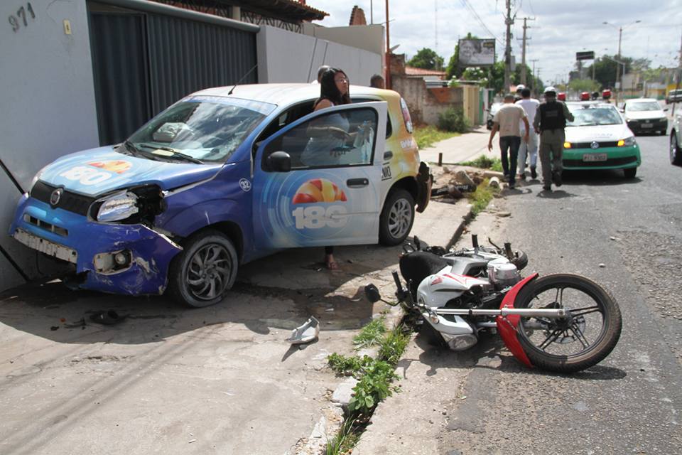 Acidente com carro do 180 graus