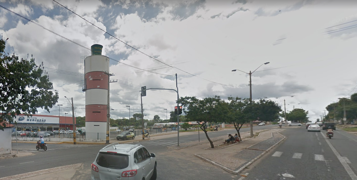 Cruzamento da Avenida Presidente Kennedy com a rua Jornalista Dondon.