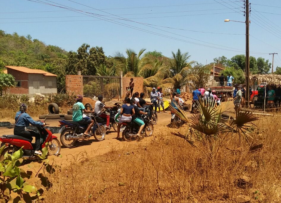 Moradores cobram asfaltamento em Matias Olímpio