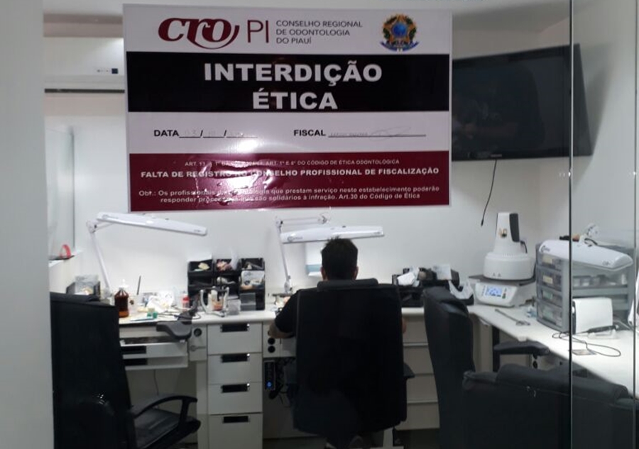 CRO interdita laboratório odontológico