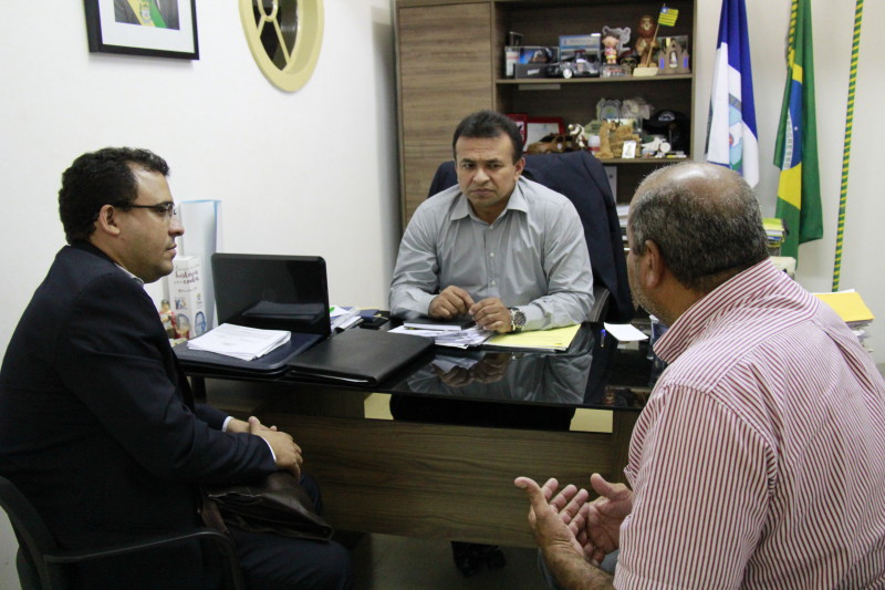 Reunião na sede da secretaria de Segurança do Estado.