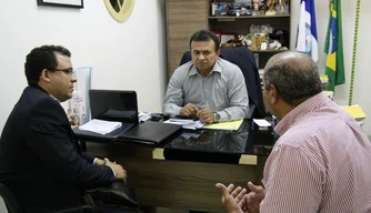 Reunião na sede da secretaria de Segurança do Estado.