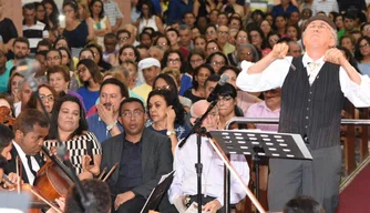 Apresentação da Orquestra Sinfônica de Teresina, na cidade de Floriano.