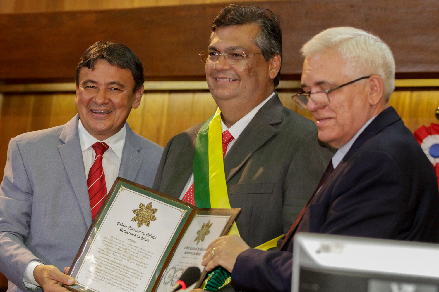 Entrega de Título e Medalha a Flávio Dino na Alepi.