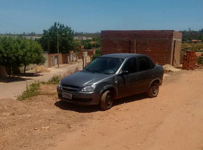 Carro apreendido no residencial Wilson martins.