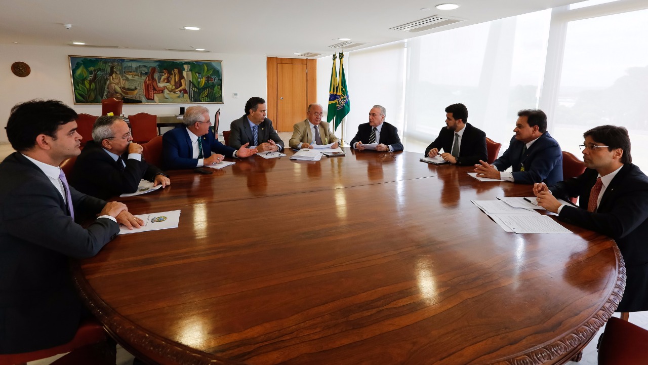 Bancada do Nordeste em reunião com Michel Temer.