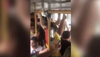 Ônibus lotado