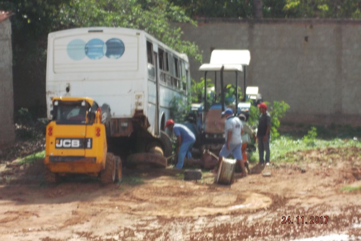 O ônibus público teria peças retiradas para serem colocadas em veículo de propriedade do prefeito.