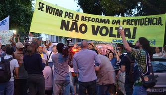 Comando Nacional de Greve da Fasubra realiza protesto contra a Reforma da Previdência em Brasília.