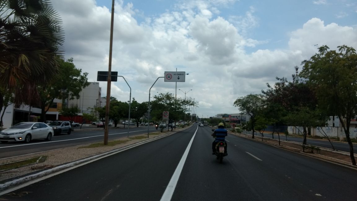 Corredor exclusivo de ônibus da avenida João XXIII.