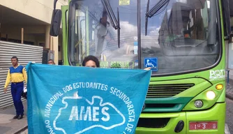 Associação Municipal de Estudantes Secundaristas de Teresina em atos por Teresina.